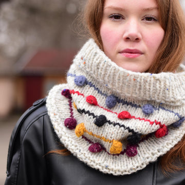 Lanterns knit cowl with bobbles