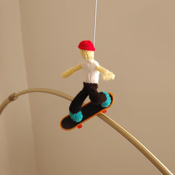Skateboarder Tommy Gurumi