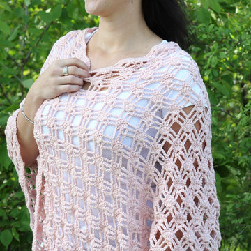 Light poncho with easy stitches