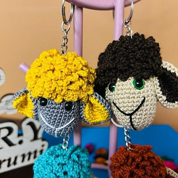 Amigurumi sheep keychain