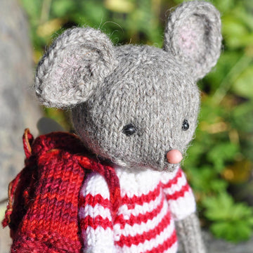Little mouse golfer