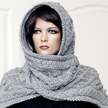 Marit - Hooded scarf with cables and nubs