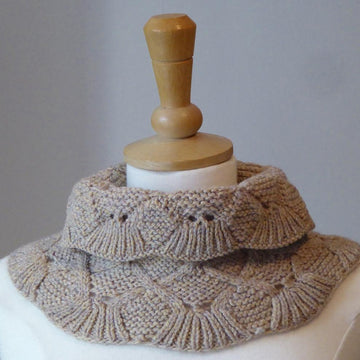 Anglebury Cowl