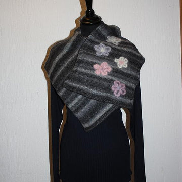 Flatters waist and neck