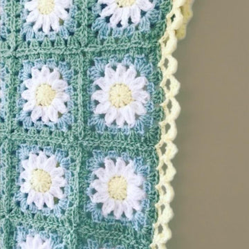 Daisy Crochet Blanket with Scallop Border