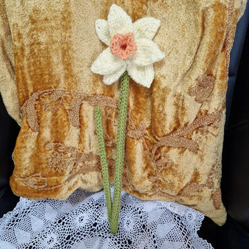 Knitted Daffodil
