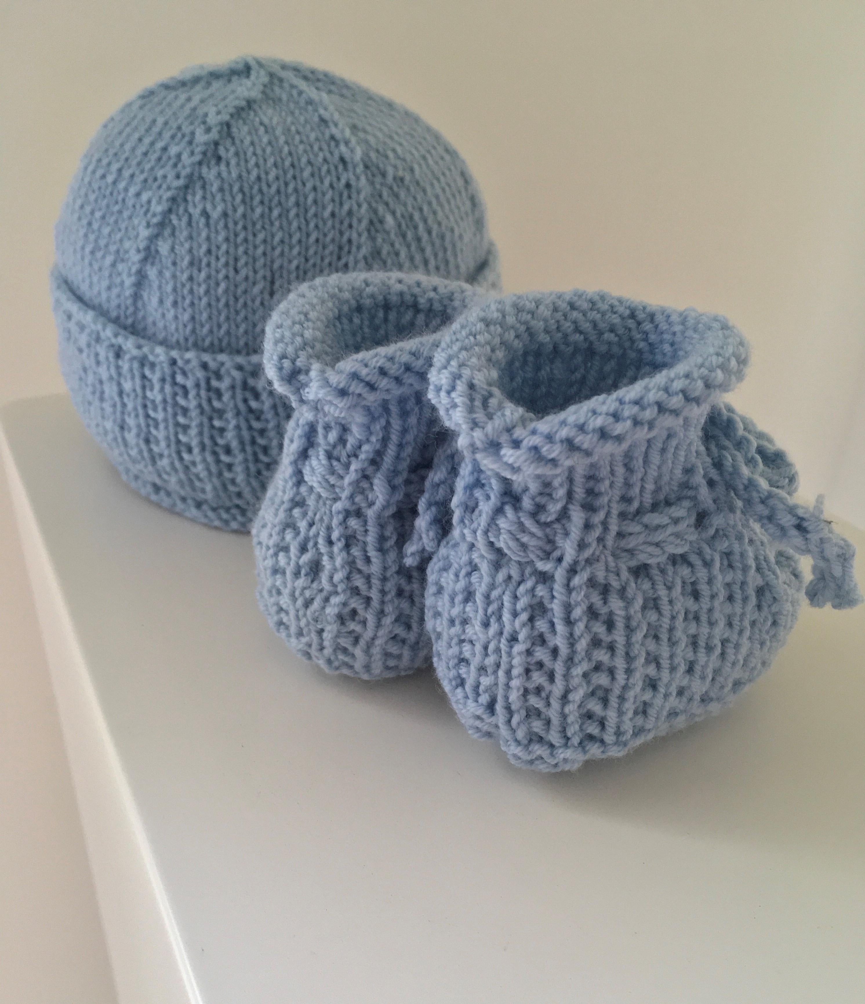 Blue Wren Booties and Hat BJ49