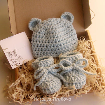 Bear Baby Hat and Booties Outfit