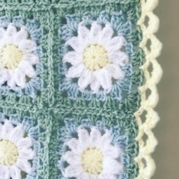 Daisy Crochet Blanket with Scallop Border