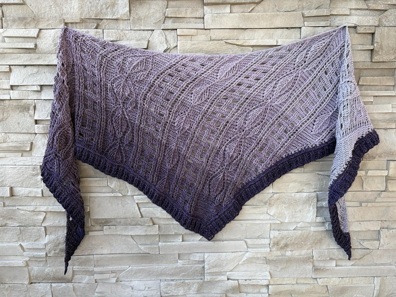Flat Triangular Scarf "Larisaia"