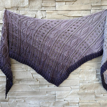 Flat Triangular Scarf "Larisaia"