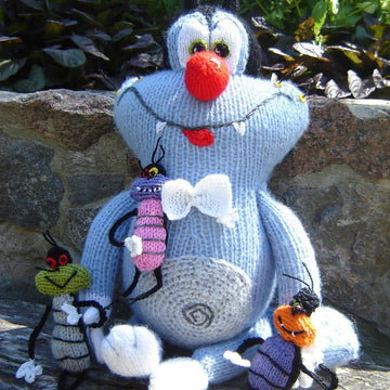 Knitted Oggy and the cockroaches