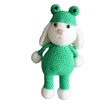 Häkelanleitung für den Hasen Lilly im Froschkostüm