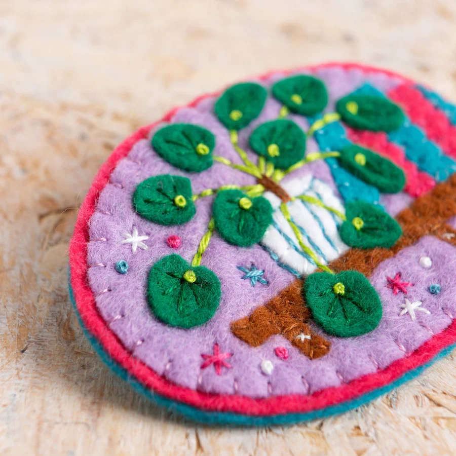 Hawthorn Handmade Pilea Felt Craft Brooch Kit - 8cm
