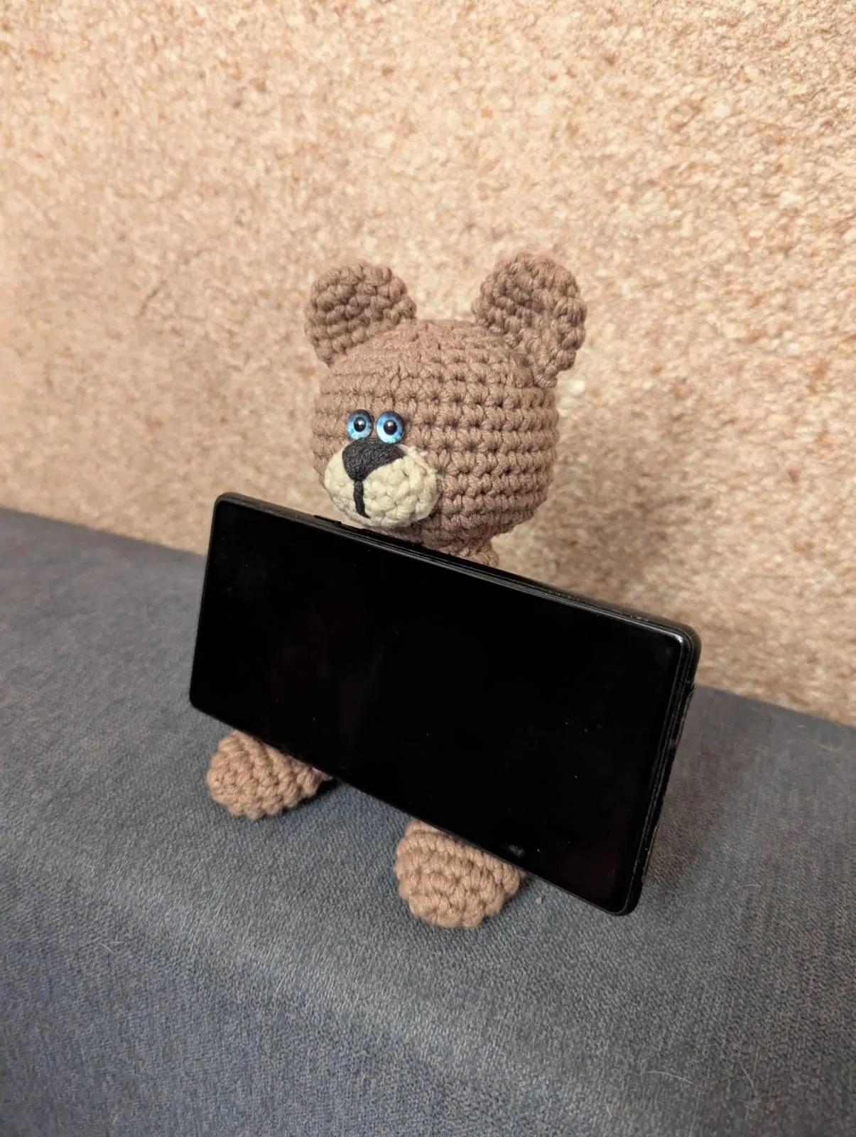 Bear Amigurumi Phone Stand English-US