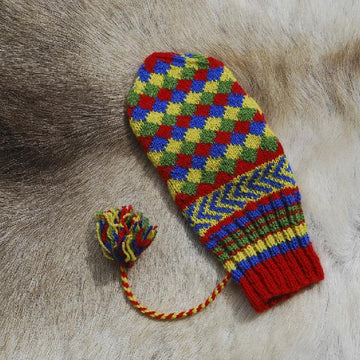False Entrelac - Sámi Knitted Mitten
