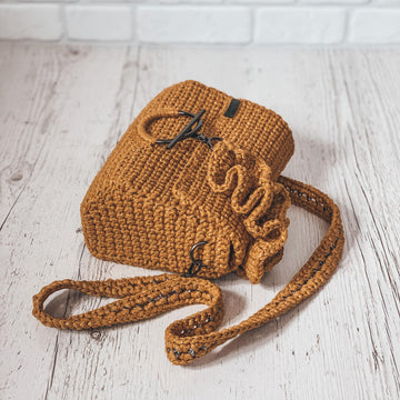Bag with ruffles