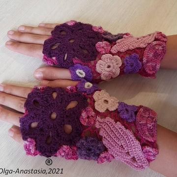Bright fingerless gloves for girls