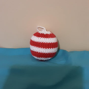 Cutie Christmas Baubles Knitting Pattern.