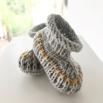 Nesting Booties and Hat BJ54