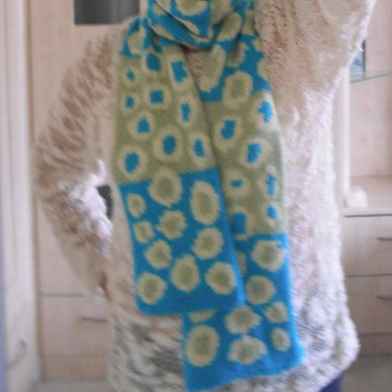 Spotty scarf