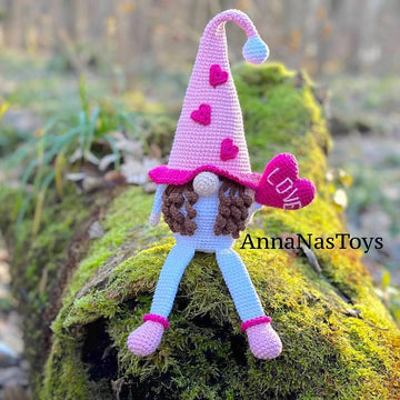 Gnome Valentinka with legs