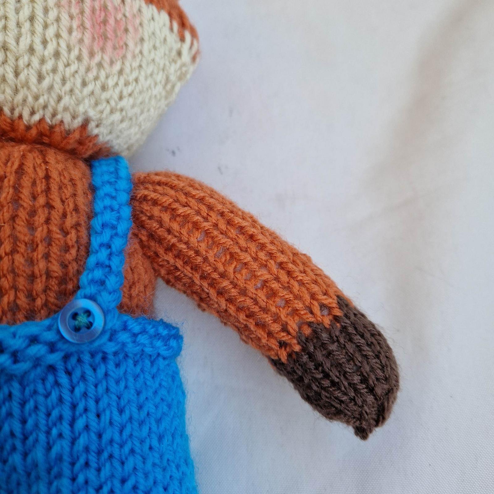 Vintage Style Toby the Fox Knitting Pattern