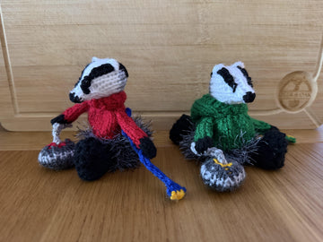 Mini Curling Badger Wearing Jumper/Hoodie Creme Egg/Ferrero Rocher/Lindor Chocolate Cover/Hanging Decoration Knitting Pattern