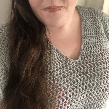 Simple V Top