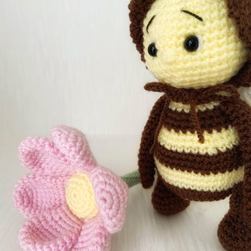 Bee amigurumi with flower