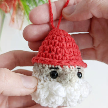 Crochet Santa ornament pattern, easy crochet Christmas decor