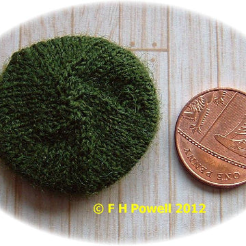 1:12th scale Mans Tudor hose and cap