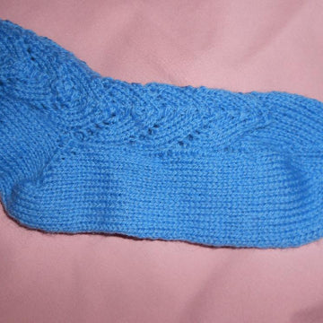 Horseshoe Lace Socks with 3 needles