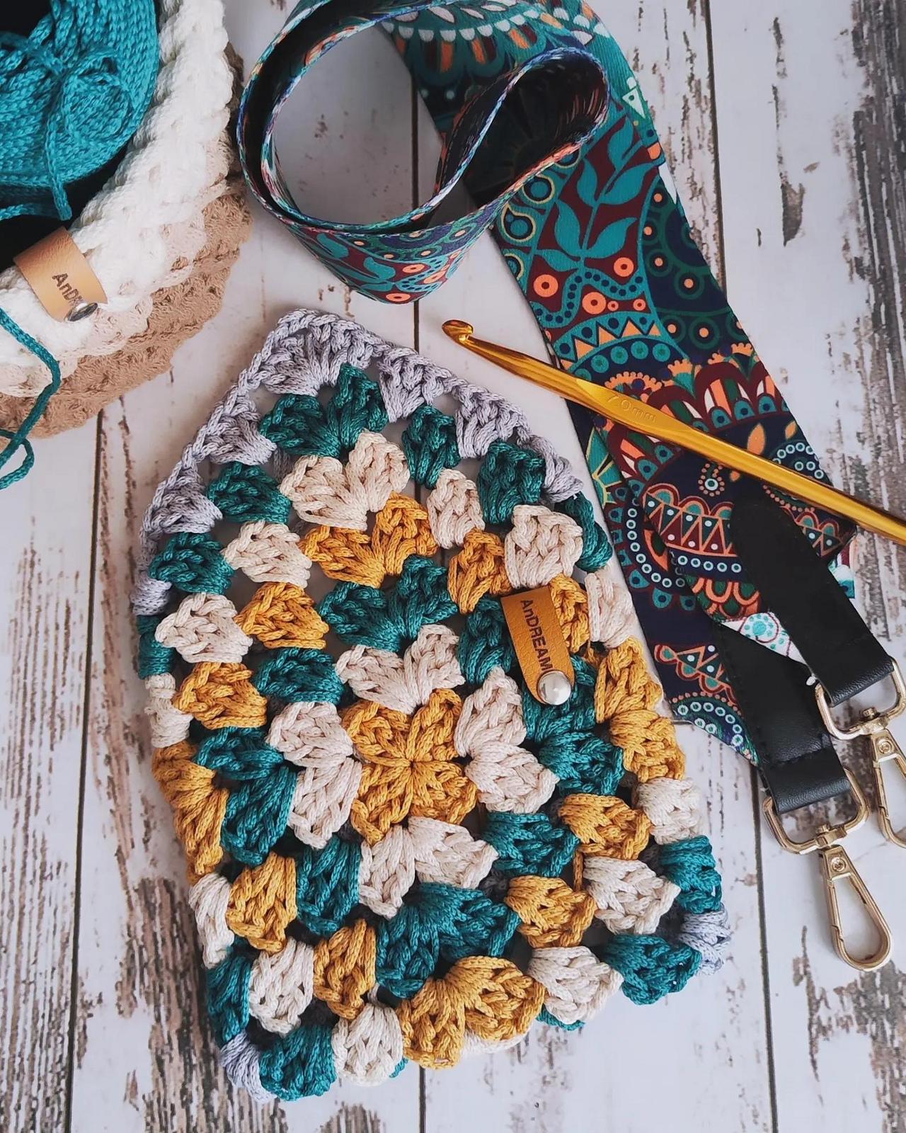 Oasis Pouch Bag