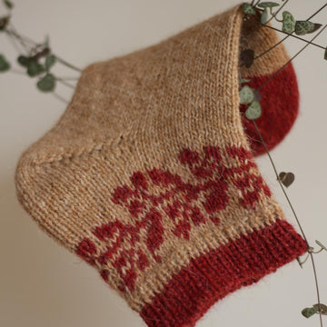 Between petals socks