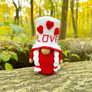 Gnome Valentina in red