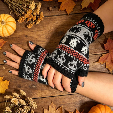 Spooky Halloween Mitts with pumpkins, bats, ghosts and skulls