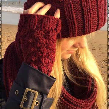 “Yvonne” scarf, hat and gloves