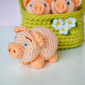 Little pig toy amigurumi pattern