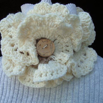 Cafe Latte Ruffled Cowl | Crochet Pattern by Ashton11