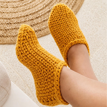 Cozy house slippers for adults and kids crochet pattern S6