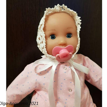 Lace baby hat