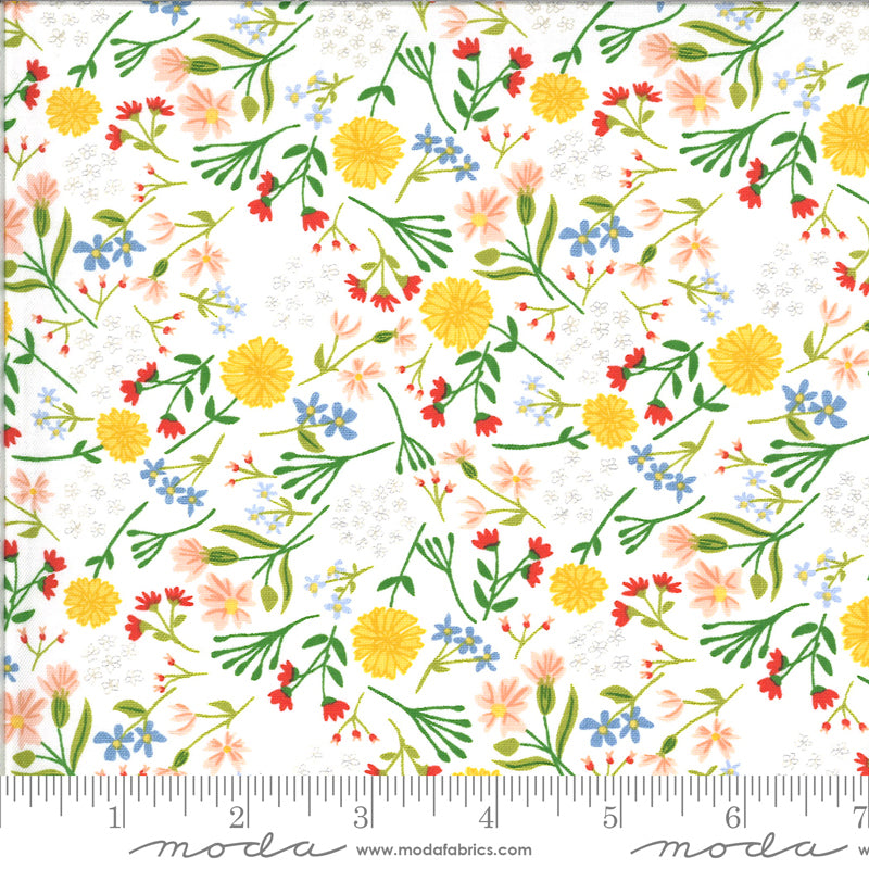 Moda Fabrics On The Farm - Cream Farm Picked Flowers