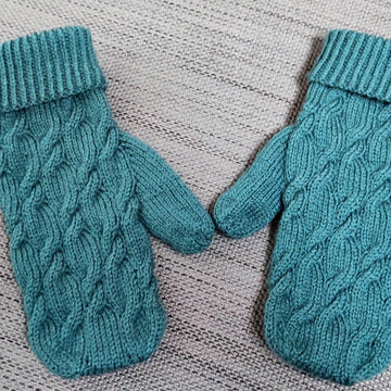 Staggered Cable Mittens