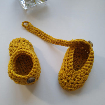 Lottie Easy Crochet Baby Shoes