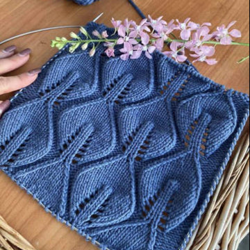 Knitting pattern leaves