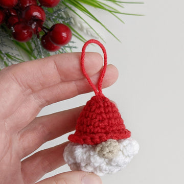Christmas gnome ornament easy crochet pattern