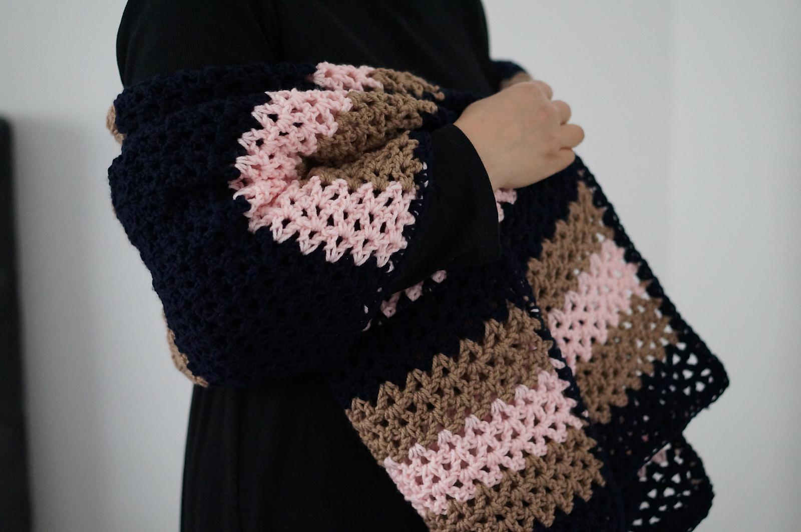 V  rectangular shawl