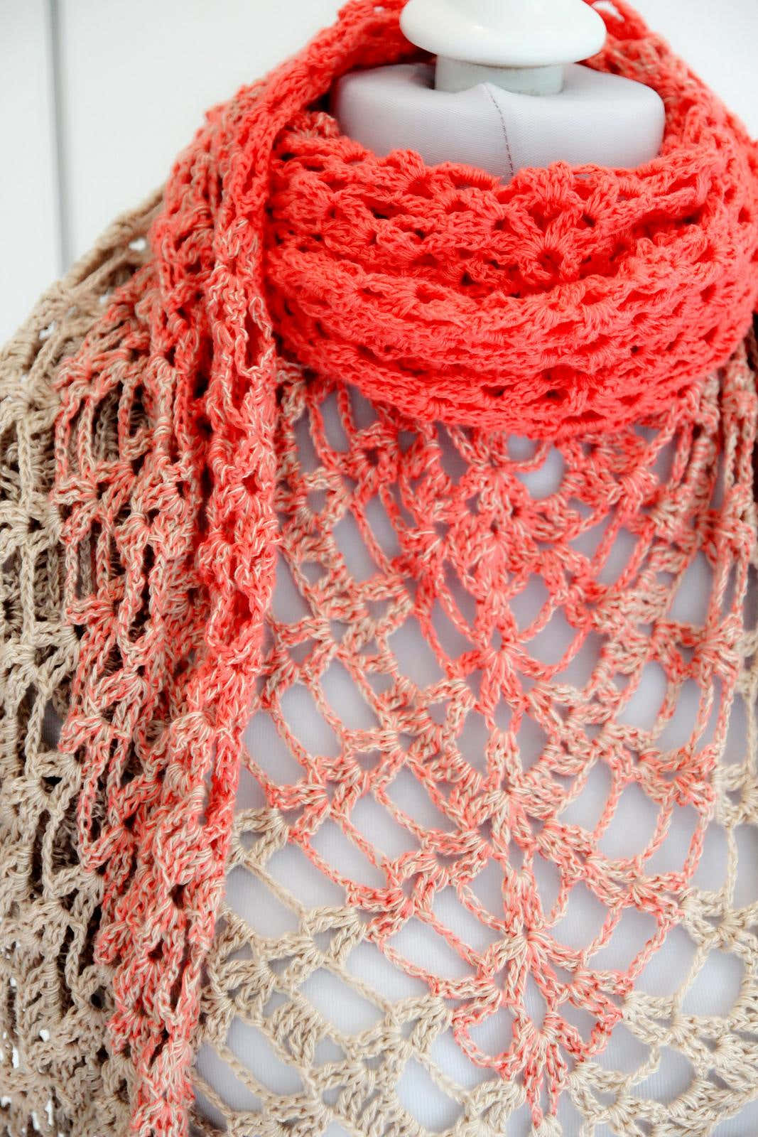 Triangular shawl "desert flower"