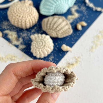 Seashell crochet pattern Amigurumi shell keychain and bag charm
